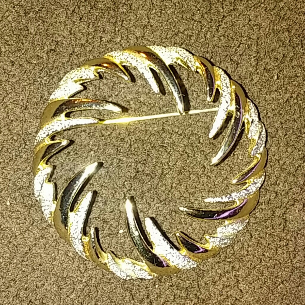 Vintage 1970's Sarah Coventry Fire and Ice Brooch